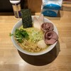 Menya renshin - 料理写真:"鶏白湯らーめん"850円に"特製"250円をトッピング♪