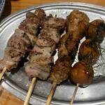 博多串焼き バッテンよかとぉ - 左から　たんカルビ、丸腸、味付け玉子