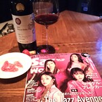 井筒ワイン - 後日、マスカットベーリーAを頂きました♪雑誌の表紙はJazzAvengers♪