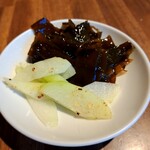 彩華 - おまけにご飯のお供まあります