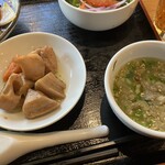 ぱおいち食堂 - 小鉢とスープ