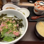 海鮮丼 日の出 - 