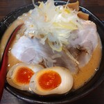 麺処 花田 池袋店 - 味玉味噌チャーシュー麺 1190円