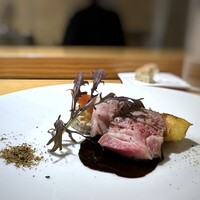 メルモーゾ ダ ドロカワ - ◆イベリコ豚・ベジョータ・・牧されてドングリをたっぷり食べて育ったイベリコ豚をベジョータと呼び希少だそう。 バルサミコ酢のソースと自家製七味添え。