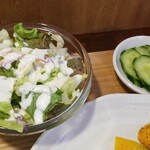 キッチン ブルー グローブ - サラダ、おしんこのアップ