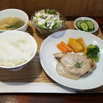 キッチン ブルー グローブ - めかじきポワレ　和風サルサ・ディ・ノーチ