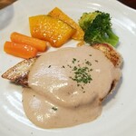 キッチン ブルー グローブ - めかじきポワレのアップ