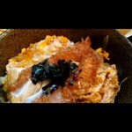 カツ政 - 私のオーダーした海老丼（海老フライ×３本）サクサク熱々の海老フライに卵とじが掛けてあります。むちゃくちゃ美味かったよ
