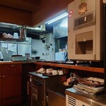 Tsurukame Shokudou - 店内奥が厨房。