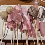 Kushiya Monogatari - つみれ、牛肉、豚肉、ベーコン、椎茸、ささみ、ウインナーなど