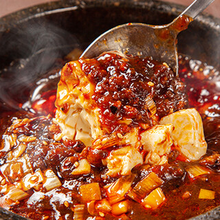 辣度可選擇!熱騰騰的“石鍋麻婆豆腐”配上自制醬汁也十分美味◎