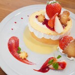 ハナツムリ - 【2023.12】いちごのロールケーキ(税込748円)