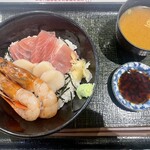 まぐろ魚河岸日本列島 - 新鮮本日の3色丼（1078円）
