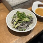 炭火焼肉ホルモンさわいし - センマイ刺し