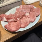 炭火焼肉ホルモンさわいし - 黒毛和牛特選タン、黒毛和牛ハラミ