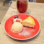 考えた人すごいわ - 料理写真:自家製チーズケーキ