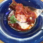 ペルメニ ブティック - ボルシチ「世界三大スープの一つ。鮮やかなビーツの色合い、ほのかに甘さある心温まるスープ。」※メニュー表記通り，ラム肉