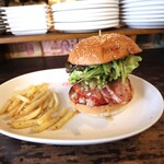 CAFE＆BAR AMERICANO - ベーコンチーズバーガー