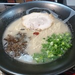 濃厚とんこつラーメン 一峰 - 