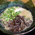 博多長浜らーめん ぼたん - ラーメン + のり  ¥850 + ¥100