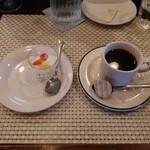 Tanto Aglio - デザートとドリンク
                      
                      ◯ホットコーヒー
                      抽出されてから時間経過してる感ある味わい
                      酸味、苦みは普通な味わい