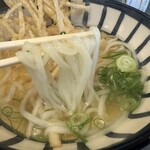 大助うどん - 麺は手作り感あるまばらな太さでモチっと感も！