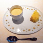 トゥーランドット 臥龍居  - 森のきのこの香り蒸しスープ　いちじくの蒸しパンを添えて
