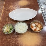 무교동 북어국집 - 最初に３品。