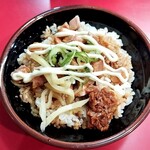 家系ラーメン とらきち家 - カスタマイズ完了！これにスープに浸した海苔を巻いて食べると、ドーピング的なヤバい旨さ。