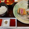 Gyuu Katsu Kyouto Katsugyuu - 牛カツと鰹のカツの組み合わせのセットです。こうやってお写真見返してみると、断面がキレイですね。牛カツと鰹、両方とも美味しかったです♪