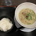 博多豚骨ラーメンまるせん - 料理写真:the美味いタイプのとんこつ