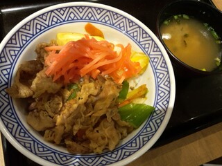 Yoshinoya - 牛すき丼＋みそ汁