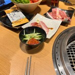 幸せの焼肉食べ放題 かみむら牧場 - 