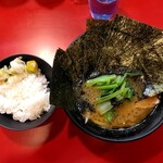 家系総本山 吉村家 - ラーメン並800円＋ライス130円＋麺少なめサービストッピング海苔