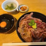 博多炊き餃子　池ぽん - 牛丼（牛１．５倍・１２５0円）