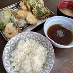 ダイニングキッチン アオヤマ - とり天定食