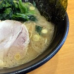 ラーメン 明家 - さほどクリーミーさは無く飲みやすいスープ。