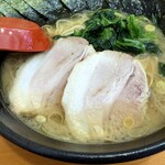 ラーメン 明家 - チャーシューはバラが2枚。