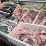 こーなん産直館 - 新鮮な魚介たち