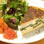 Bistro Queue - 日ごとに素材が変わるキッシュ。定番人気メニュー！