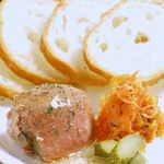 Bistro Queue - 「鶏白レバーのムース ハチミツ添え」（600円）。特有のクセも全くなく、まろやかな舌触りと風味です