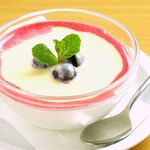 Bistro Queue - 春、夏限定の人気デザート「ココナッツのブランマンジェ」（500円）