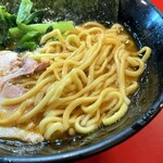 家系総本山 吉村家 - 麺は酒井の特注麺。