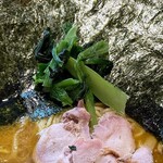 家系総本山 吉村家 - ほうれん草。