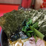 家系総本山 吉村家 - 海苔増しは5枚60円。