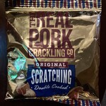 BERMONDSEY CAFE - the Real Pork Crackling Company製の「Original Scratching」。食感はグリコのCRATSに似ている。