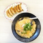 餃子の王将 - 極王天津麺 748円 , 餃子(よく焼き) 297円