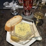 バー エグザゴーヌ - R5.12  本日のチャージはコーンクリームスープ