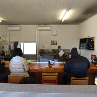 市場のすし屋_2