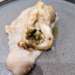 La Stalla - ピスタチオ、松の実、レーズン、ペコリーノ・サルド、白インゲン豆。カジキに加えるこれぞイタリアな足し算。素晴らしい！